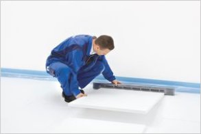 4. Distanzplatte zum AIRCONOMY® Systemmodul montieren
